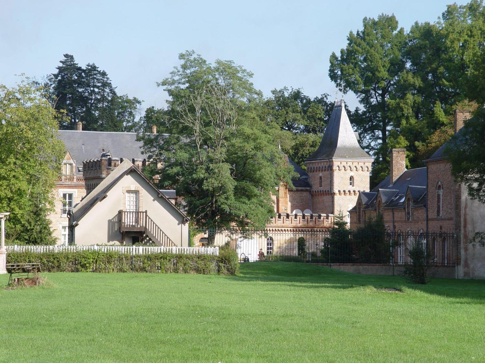 Hostellerie Du Chateau Les Muids La Ferté-Saint-Aubin Exterior foto