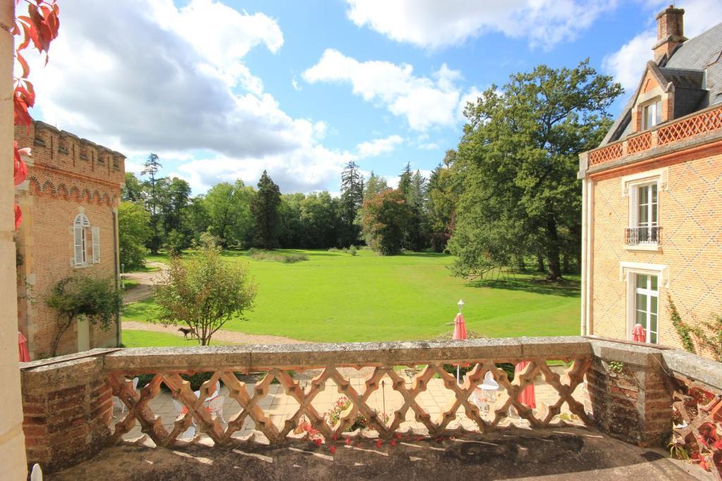 Hostellerie Du Chateau Les Muids La Ferté-Saint-Aubin Exterior foto